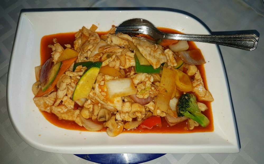 Wokhuhn mit Gemüse in Roter Thai Currypaste - China-Restaurant Hui-Feng - Wien