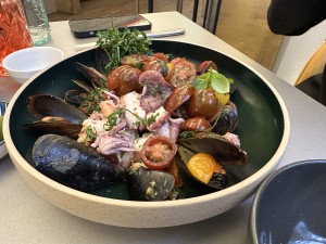 Meeresfrüchtesalat, der Matchwinner heute (die Tomaten kommen von meiner ... - A'FRISELLA - Wien