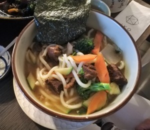Beef Udon, ist im Prinzip eine Suppe mit sehr viel Einlage - IKO - Wien