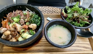 Gemüseschale (auf Bestellung ohne Reis) "Surf and Turf" mit Rindfleisch und ... - modern korean - Wien