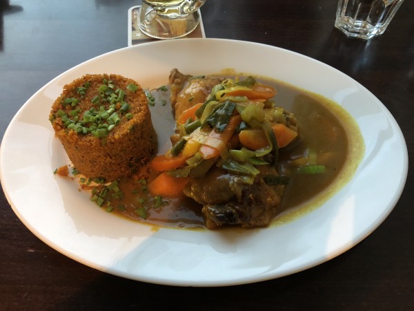 Hühnerkeulen in Zitronensauce mit Couscous - Corbaci - Wien