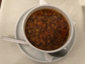 Fassolada (Bohnensuppe) - Plaka Restaurant & Weinbar – Der Grieche beim Graben - Wien
