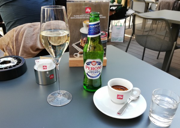 Peroni, Prosecco, perfekter Espresso..... - Illy Caffe Flagshipstore - Wien