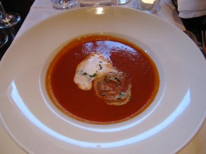 Crema ai due Sapori
Tomatencremesuppe mit Basilikum und Schlaghaube - Gallo Rosso - Wien