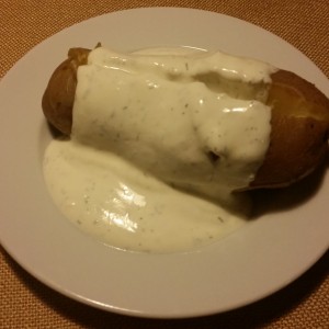 Baked Potato
Ofenkartoffel mit Sauerrahmsauce