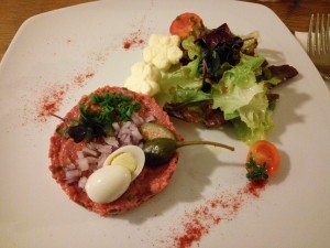 Beef Tartar mit Wachtelei - Gerstners Landhaus - Wien