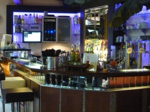 Die Bar - das Feuer des Lokals - Café - Cocktailbar - Lounge TEMPO TEMPO - Wien