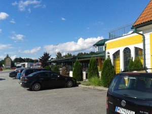 Aussenansicht / Teil vom Parkplatz - Zum Dokl - Gleisdorf