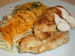 Ein Beispiel für ein Mittagsmenü - Salat als Vorspeise / Hühnerbrüstchen vom ... - Restaurant Reblaus - Bregenz