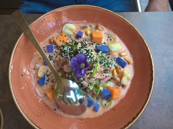 CEVICHE DE ATÚN ROJO NIKKEI: Roher, gewürfelter, roter Thunfisch auf Nikkei ... - Qero - Wien