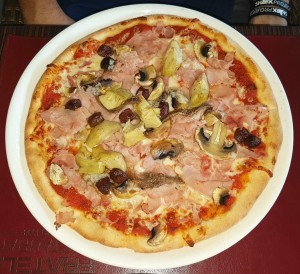 Pizza Capricciosa - Restaurant Fratelli - Berndorf