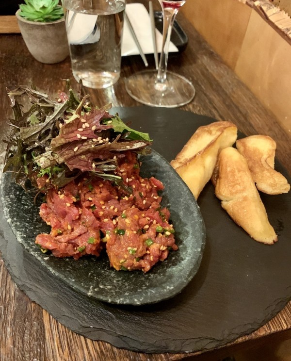 Beef Tartar, koreanisch (mit Sesam, etwas pikant gewürzt und mit separat ... - modern korean - Wien