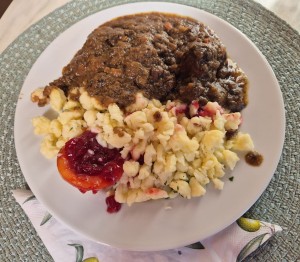 Hirschragout mit Nockerl 11,50 - Alpengasthof Kalte Kuchl - Kalte Kuchl