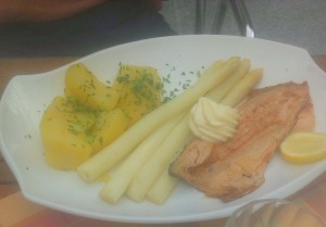 Lachsfilet mit Spargel