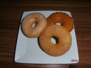 Zuckerglasur, Caramelglasur , Apfel-Zimtfüllung - Tasty Donuts Wien II - Wien