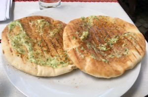 &quot;Parlenki&quot;, Fladenbrot mit Knoblauch