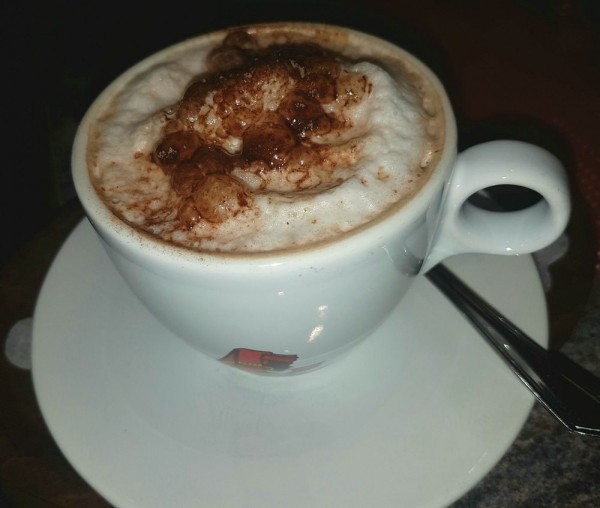 Kakao mit Milchschaum - Kaffeekonditorei Stangl - Berndorf
