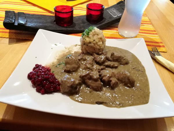 Rehragout mit Steinpilze, sehr gut. - sieben:schläfer - Falkenstein