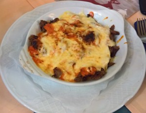 Gyros in einer Paprikasauce mit Käse überbacken, herrlich! - Rhodos Restaurant - Langenzersdorf