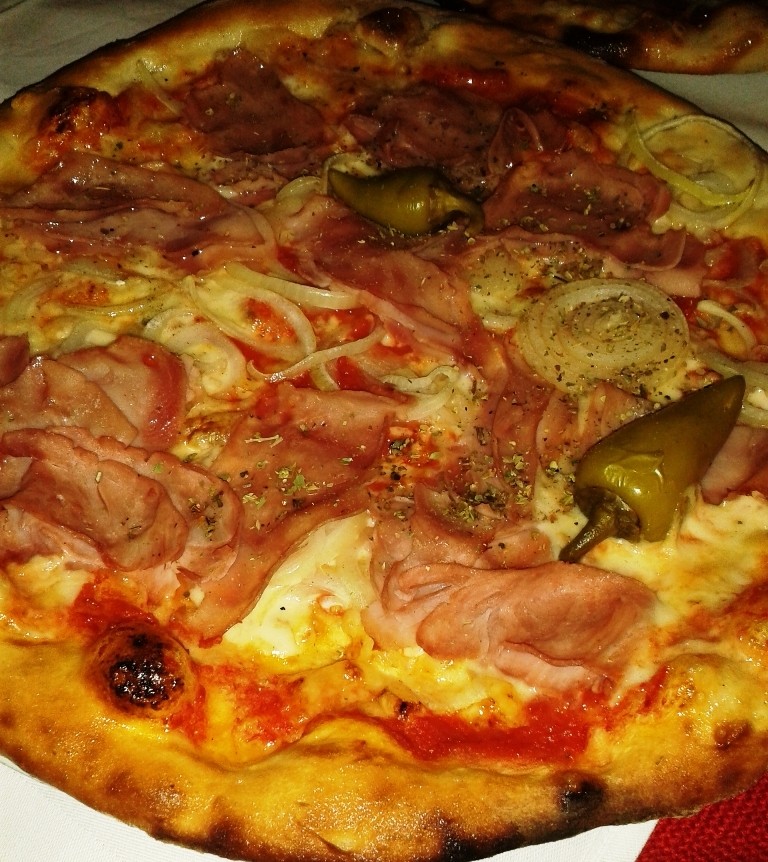 Pizzeria Adamo  - Pizza mit Prosciutto Cotto, Zwiebel & Pfefferoni - Pizzeria Adamo - Wien