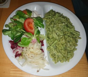 Bärlauchnockerl mit Gemischten Salat