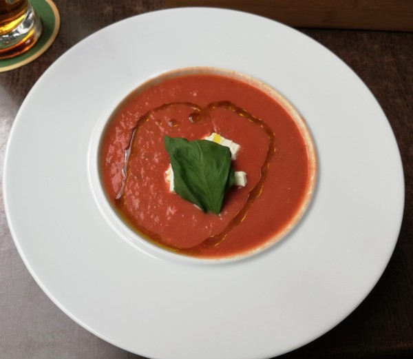 Gazpacho mit Schafkäse und Basilikum, hervorragend! - Heidenkummer - Wien