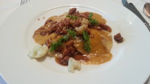 Flusskrebsravioli mit Kalbsbries, Karfiol und Flusskrebsschaum