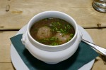 Maxingstüberl - Leberknödelsuppe - herrlich duftende, flaumige und hausgemachte Knödel in ...