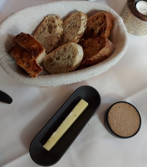 Dreierlei Brote mit Schweinsleberpastete und Butter (Gedeck) - Servitenwirt - Wien