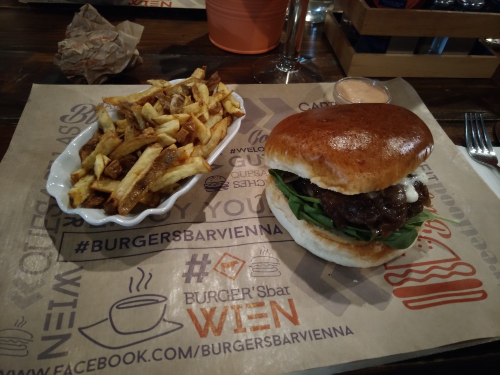 Wagyu 1.0 (160g japanisches Rindfleisch-Patty, Babyspinat, Zwiebelkonfit, ... - Burger's Bar - Wien