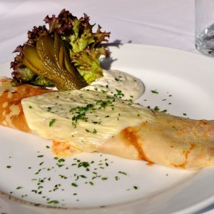 Palatschinke mit Faschiertem und Käse überbacken - Palatschinkenkuchl - Wien