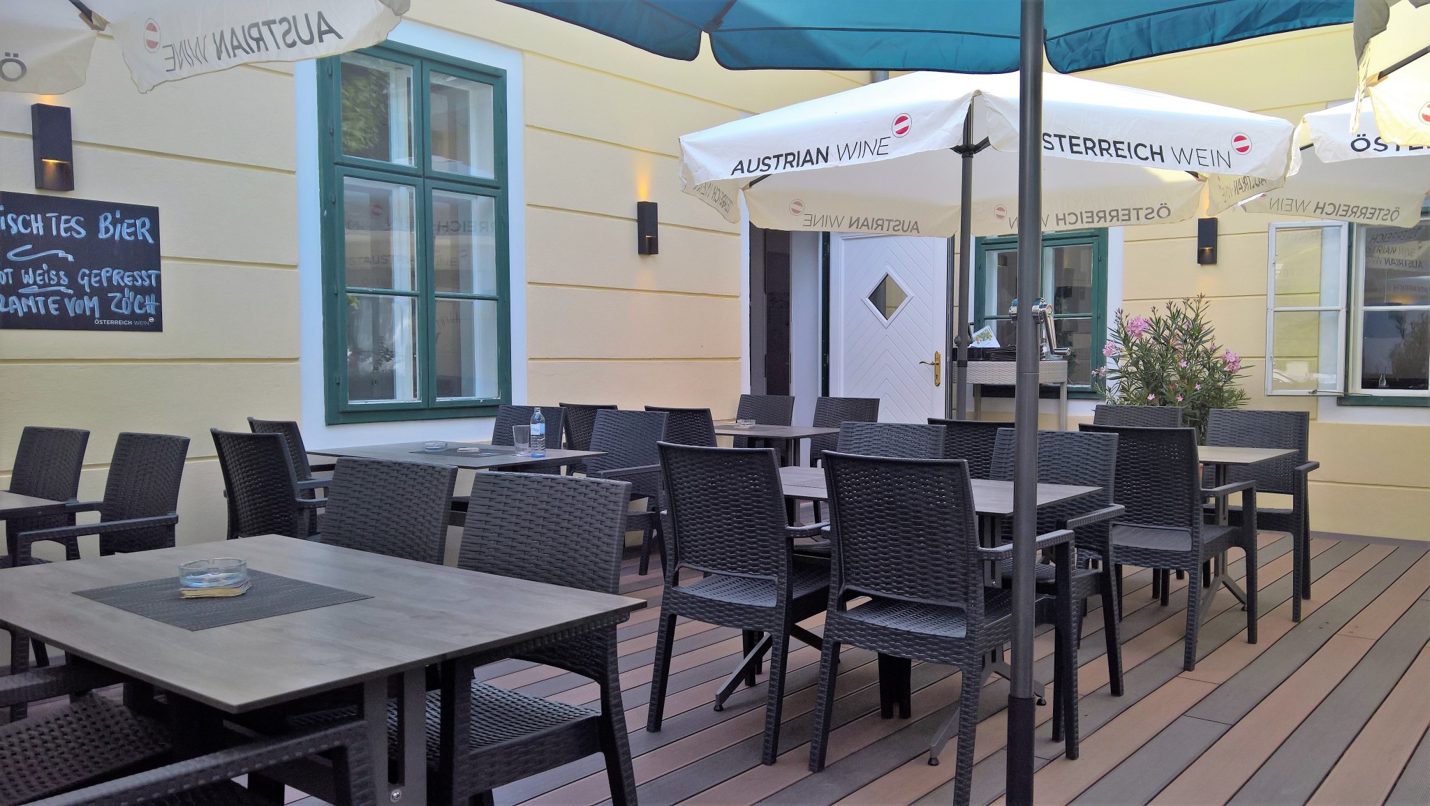 .....auch auf der Terrasse - Schlosswirt - Bisamberg