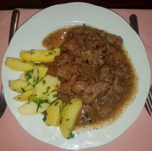 Kalbsleber geröstet mit Petersilerdäpfel - Gasthaus Rois - Mönichkirchen