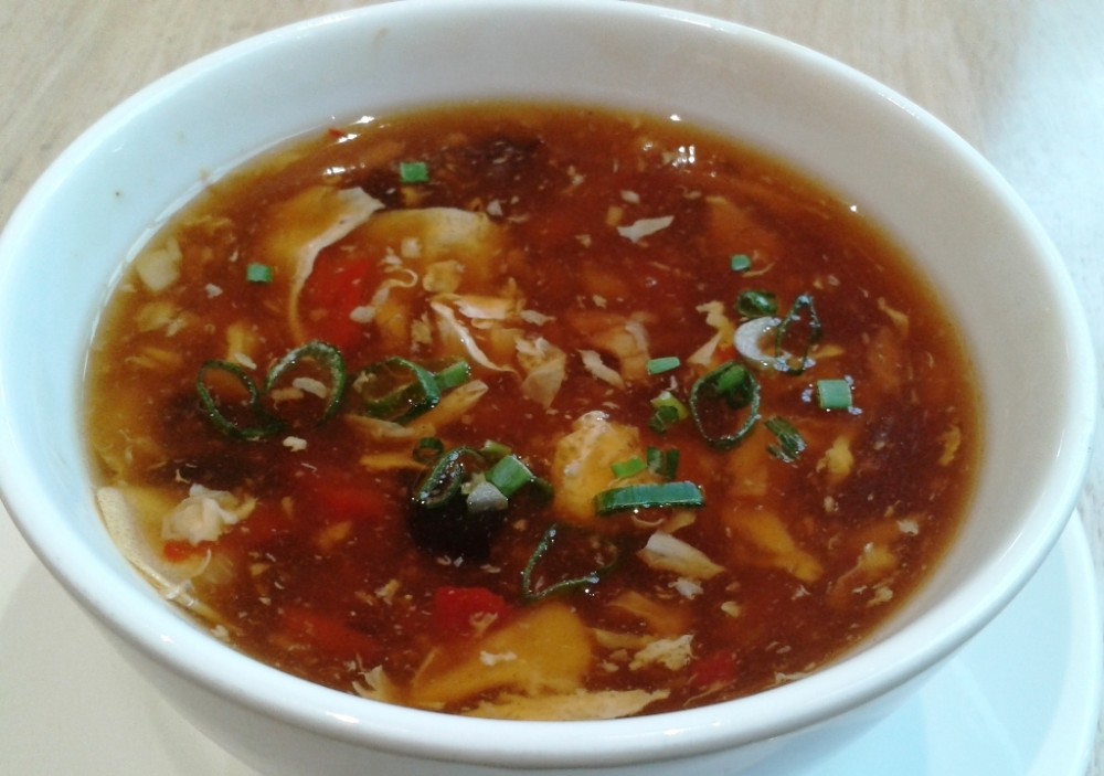 Asia-Restaurant WOW - Pikant-Saure Suppe (Zum Menü  / € 2,80 als Vorspeise) - WOW - Wien