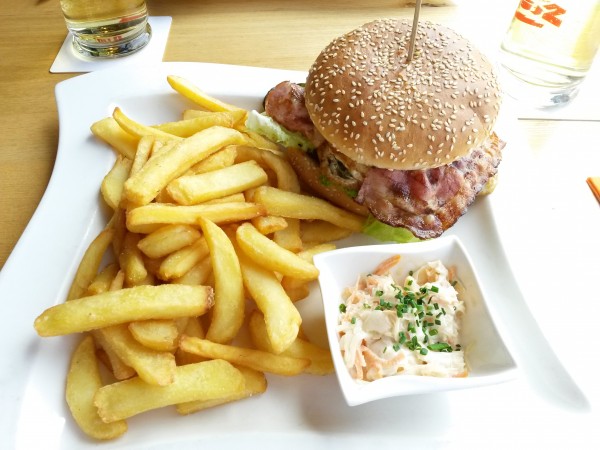 BBQ Burger mit Steak fries - Harley Davidson - Clocktower American Bar & Grill - Graz