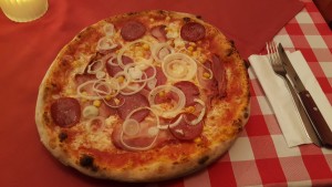 Pizza Provenciale mit extra Salami - ein Traum - DA FRANCESCO - Wien