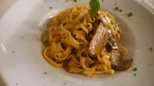 Tagliatelle con Porcini e Crema Tartufata