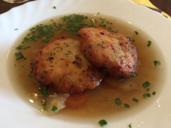 Kaspressknödel Suppe - Schutzhaus am Buchberg - Maria Anzbach