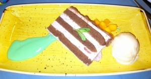 Erdbeer-Kakao-Schnitte, Weiße Schokoladen-Eiscreme, Mango-Salat, ... - Cortisen am See - St. Wolfgang