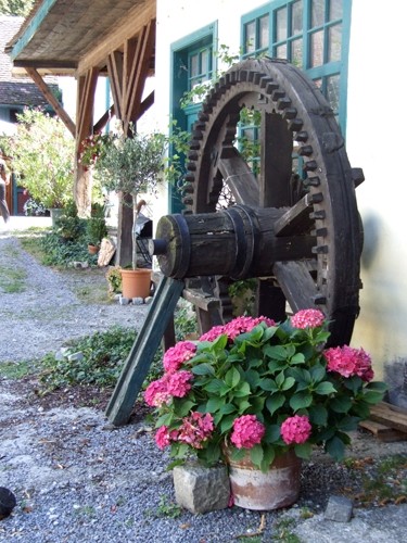 Altes Kammrad im Mühlenhof - Kunstmühle Dornau  - Mühlsteinstube - Leobersdorf