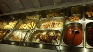 Buffet01, knusprige Ente in der Mitte, darunter knuspriges Hühnerfleisch,
 - Wei´s Wok Asiatisches Grill Restaurant - Baden