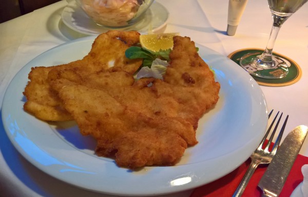 Hühnerschnitzel - Wirtshaus Zum alten Nussbaum - Wien