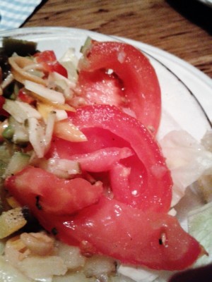 Alter Bach-Hengl - Gemischter Salat zum Backhun - zugeputzte Tomaten