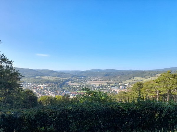 Ausblick auf Berndorf und Pottenstein - Waldhütte Guglzipf - Berndorf