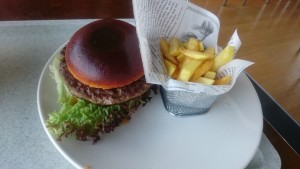 Classic Burger mit Pommes - Linsberg Asia SB-Thermenrestaurant - Bad Erlach