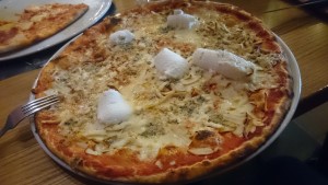 Pizza Quattro Formaggi - Pizzeria Don Camillo - Wien