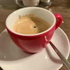 Espresso, leider nicht wirklich kurz, aber sehr gut - Restaurant Kim - Wien