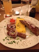 &#262;evap&#269;i&#263;i und Pljeskavica mit Polenta und Zwiebel. - raj - Klagenfurt