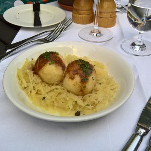 Grammelknödel mit Sauerkraut, die Betonung liegt aus sauer..... - Schreiner’s Gastwirtschaft - Wien
