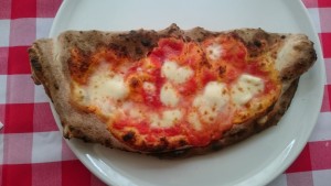 Pizza Calzone (Tomaten,Mozzarella,Prosciutto ... - Pizzeria Pozzuoli - Wien